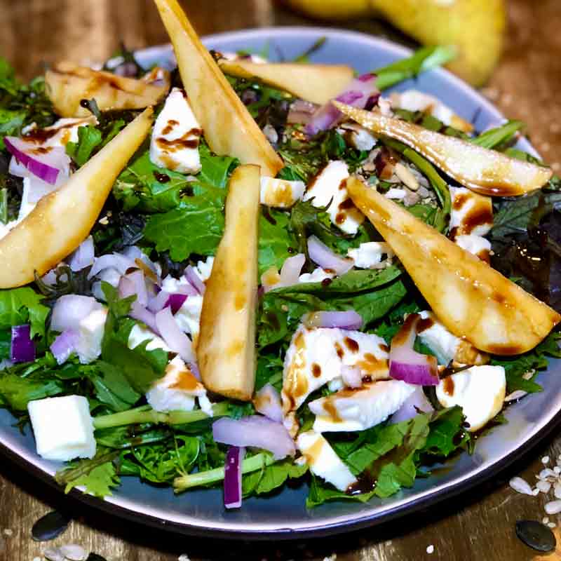 Birnenfilets mariniert mit Dattel Crema