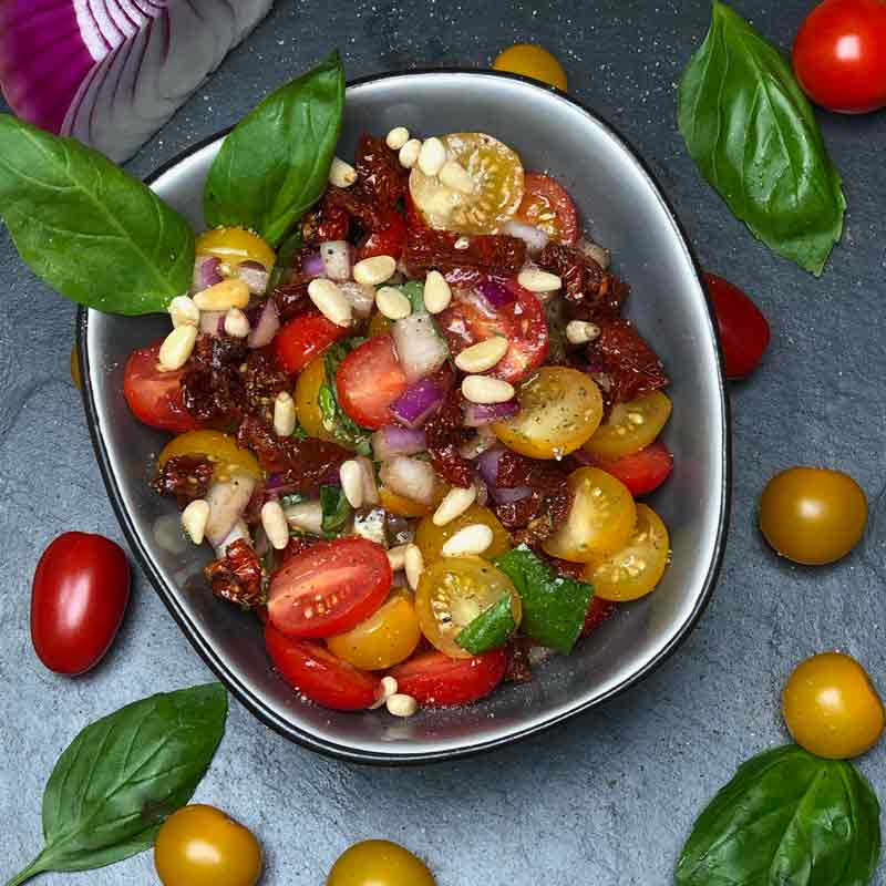 Mediterraner Tomatensalat