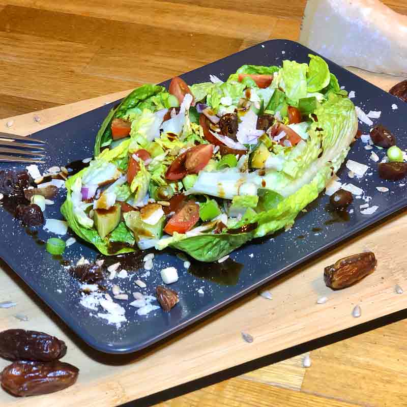 Salatbowl mit gerösteten Datteln