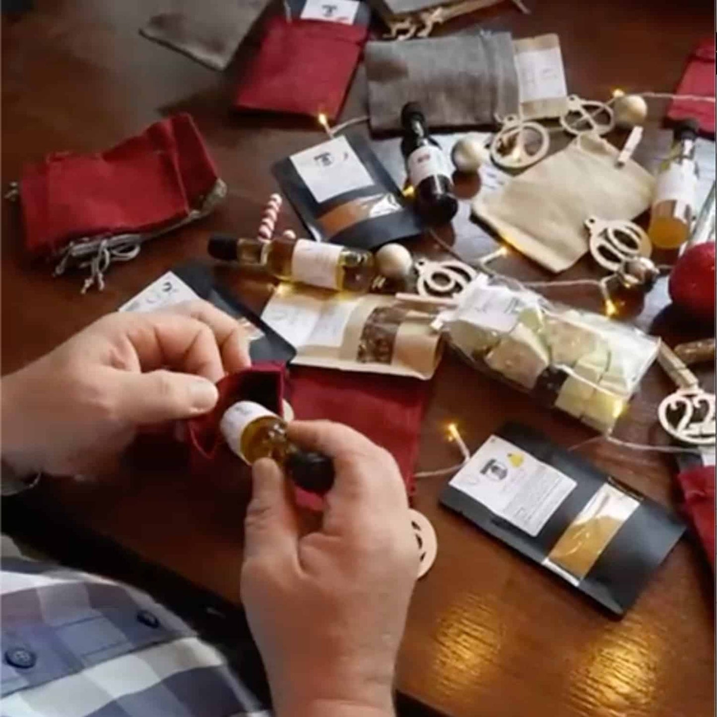 RTL 2 Camper Micha beim Adventskalender vorbereiten