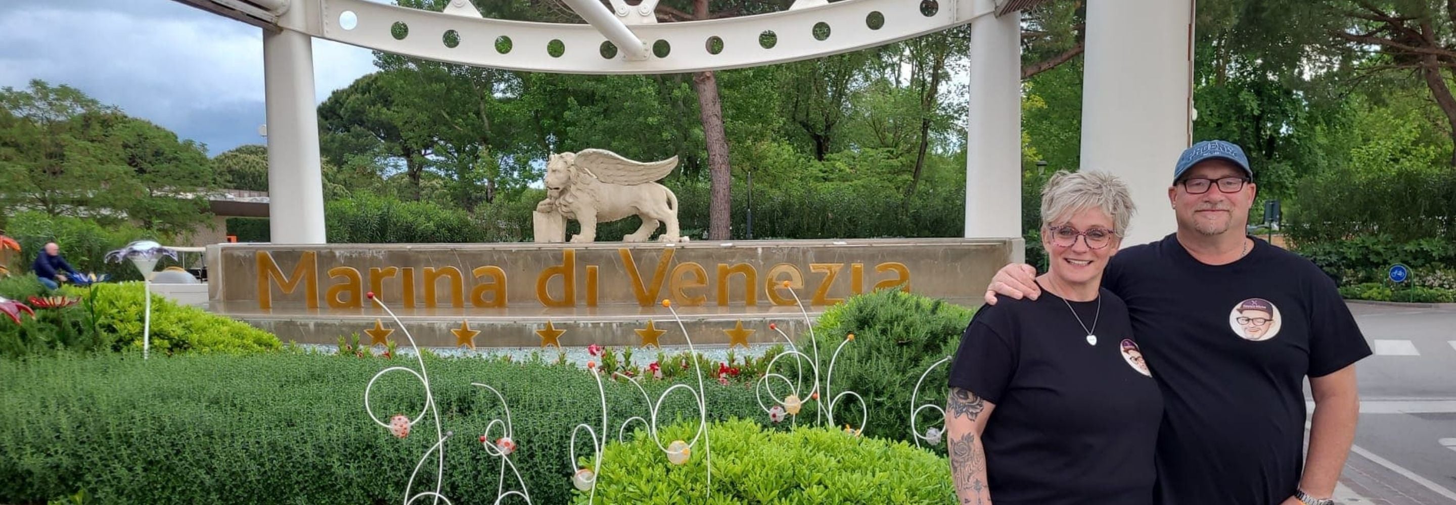 Michael und Jacky Patt bekannt aus der RTL2 Serie Bella Italia - Camping auf Deutsch am Eingang rechts auf Marina di Venezia