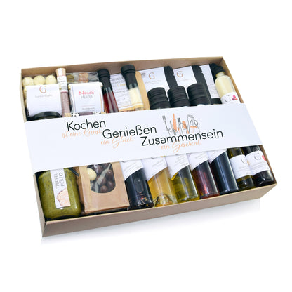 Genial Genießen Geschenkset „Kochen, Genießen & Zusammensein“ mit ausgewählten Feinkostprodukten wie Gewürzen, Ölen und kulinarischen Spezialitäten in dekorativer Geschenkverpackung für gemeinsame Genussmomente.