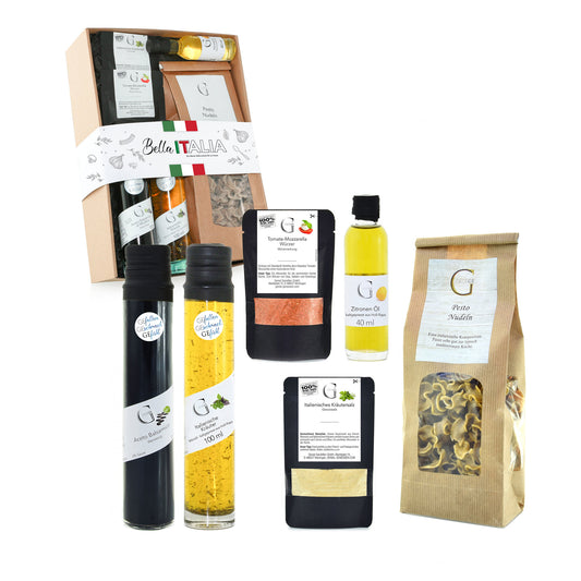 Mediterranes Feinkost-Geschenkset von Genial Genießen mit Pasta, Würzöl, Kräutersalz, Tomate-Mozzarella-Gewürz und Balsamico, stilvoll verpackt als Geschenk für Genießer.