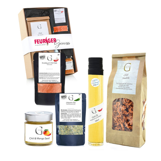 Hochwertige Geschenkbox „Feuriger Genuss“ von Genial Genießen mit würzigen Chili-Spezialitäten wie Öl, Gewürzen, Nudeln und Senf für alle, die es gerne pikant mögen.