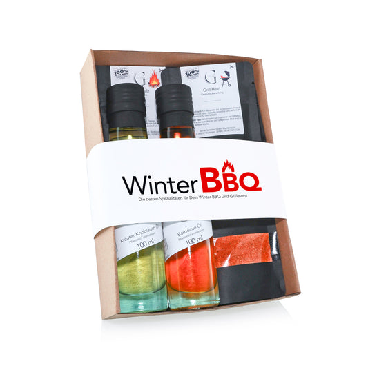 Genial Genießen Winter BBQ Geschenkset mit hochwertigen Grillölen, Gewürzen und Rauchsalz in festlicher Verpackung für winterliche Grillabende.
